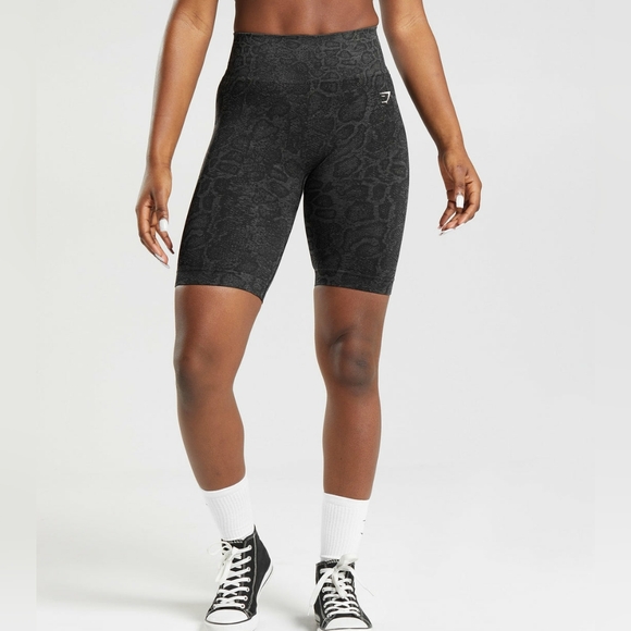 2/$20 Gymshark Seamless Biker Short Small - Picture 1 of 3